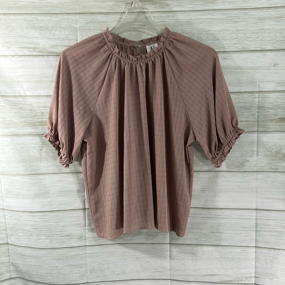 dRA Los Angeles Blouse  with puffy short sleeves, size L